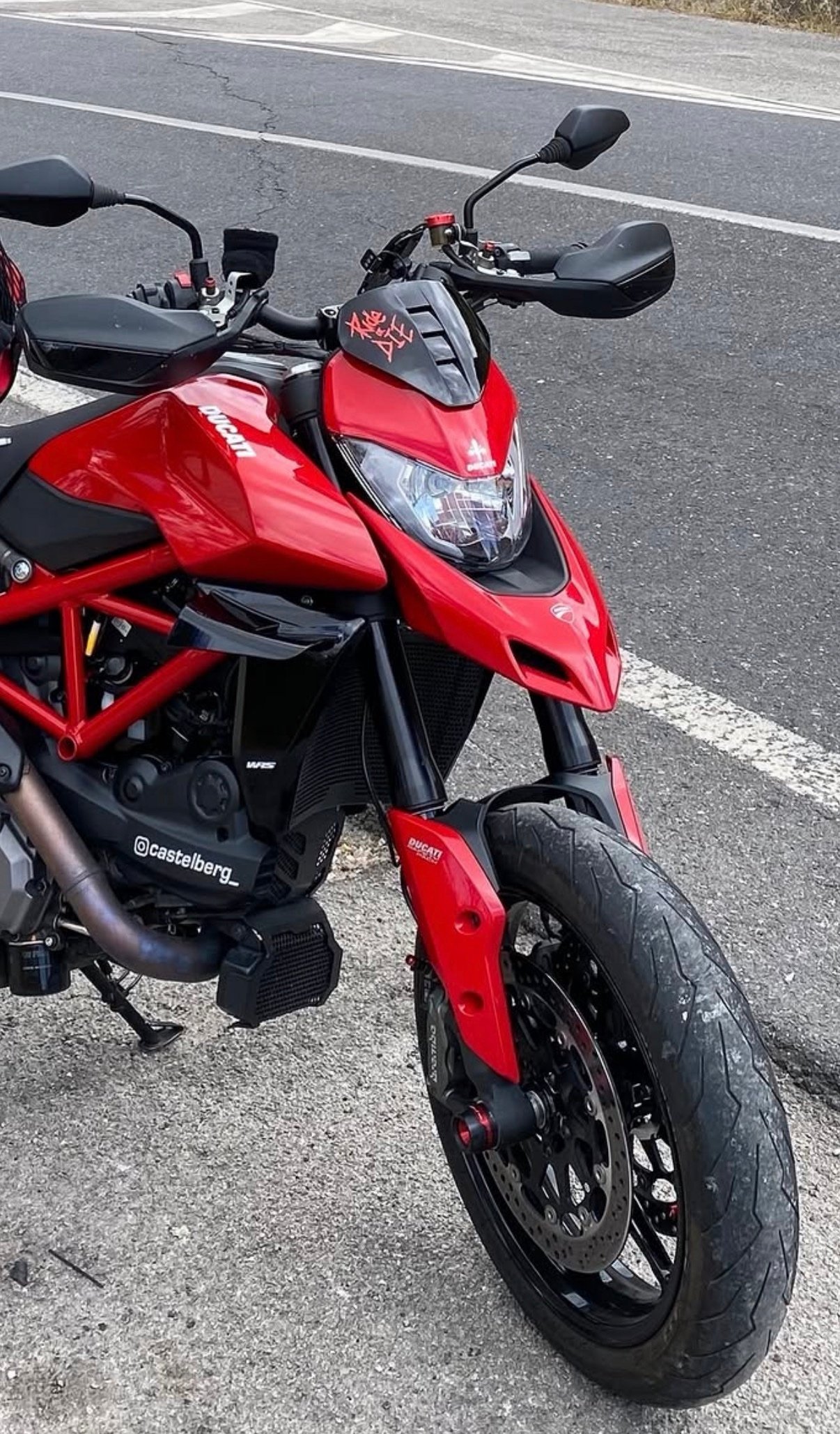 Aerodynamic Windscreen Kit for Ducati Hypermotard 950 - STANDARD WINDSHIELD - Image 2