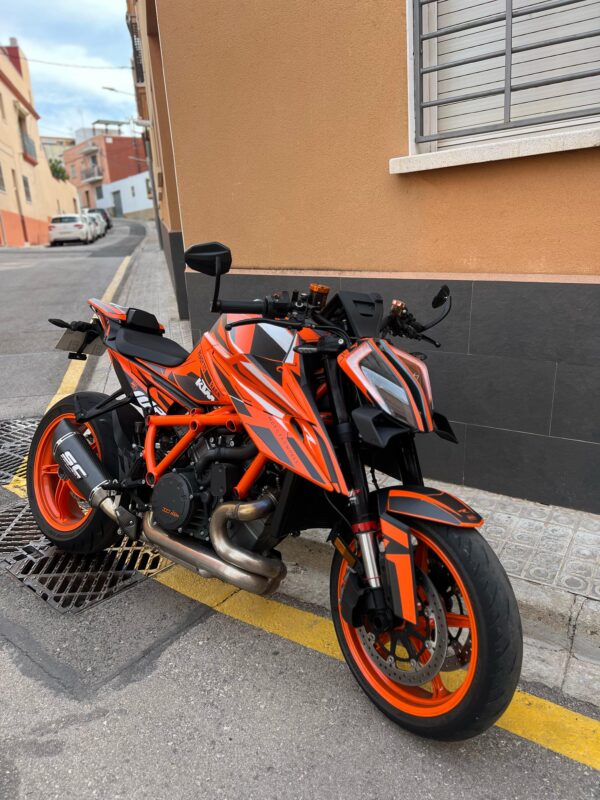 KTM Superduke 1290 WINDSCREEN - Image 2