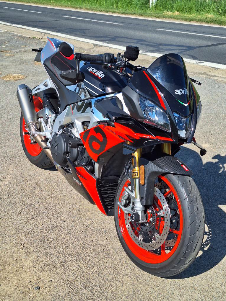 Aerodynamic Winglet Kit for Aprilia Tuono V4 - FRONT FLAPS - Image 4