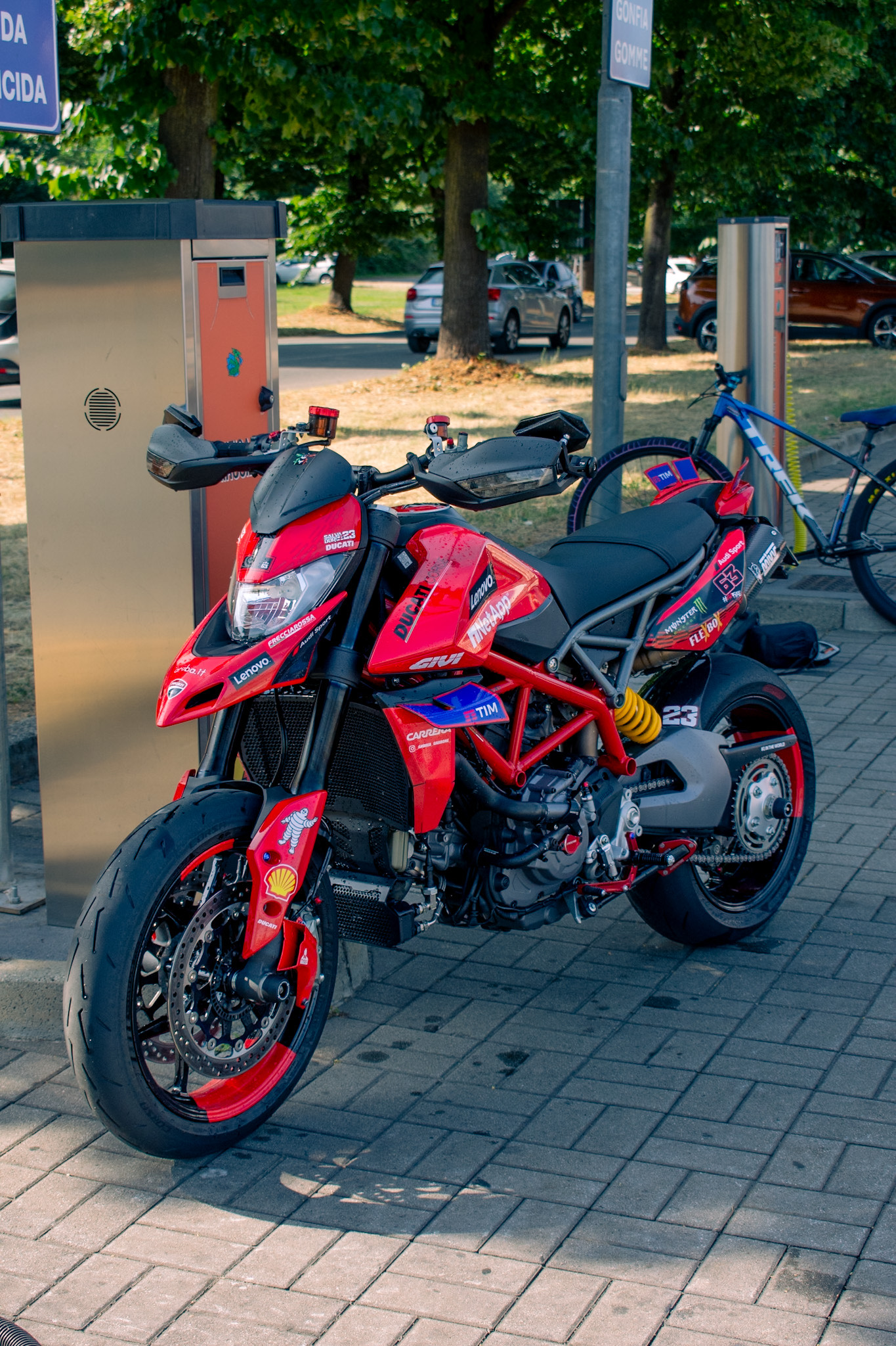 Aerodynamic Winglet Kit for Ducati Hypermotard 950 - Model V4 FLAPS - Image 7